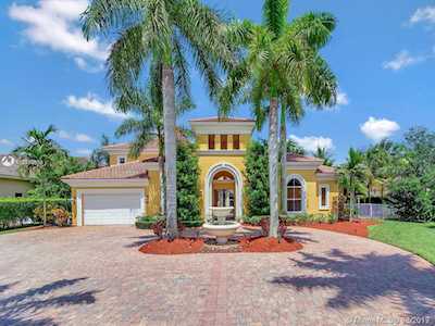 505 W Enclave Cir Pembroke Pines, FL 33027