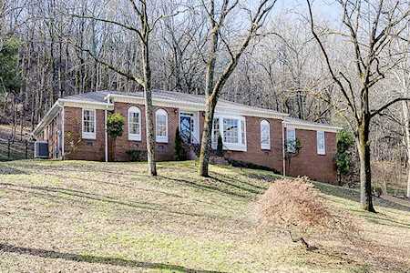 1986 Sunny Side Dr Brentwood, TN 37027