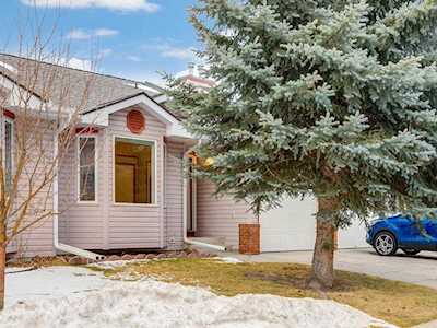 46 Harvest Oak Circle NE Calgary, AB T3K 4S6