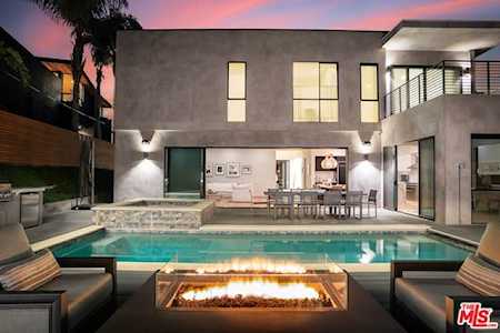 3235 Maplewood Avenue Los Angeles, CA 90066