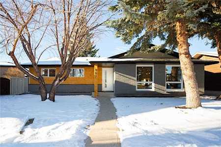 987 Lake Arrow Way SE Calgary, AB T2J 3C2