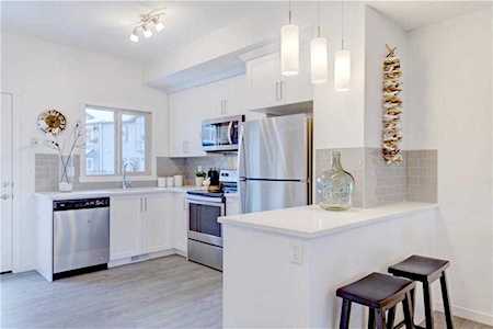 143 Legacy Point(e) SE Calgary, AB T2X 3Z3