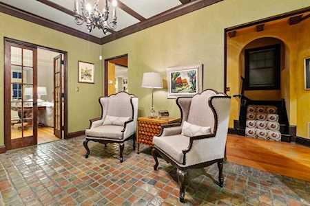 1823 Irving Avenue S Minneapolis, MN 55403