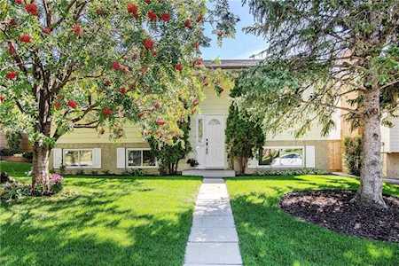 16 Thames Place NW Calgary, AB T2K 5L2