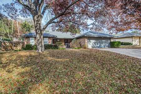 8612 Twilight Drive W Benbrook, TX 76116