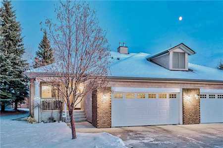 24 Straddock Villa(s) SW Calgary, AB T3H 5C7