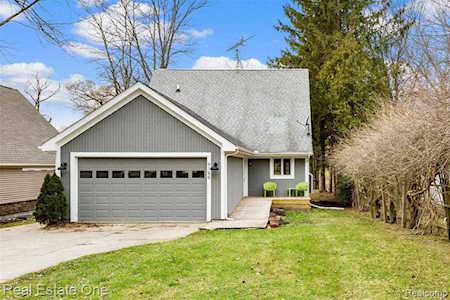 9166 River Valley Rd Hamburg Twp, MI 48116