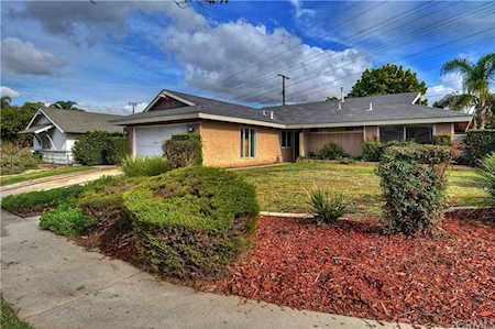 19962 Carmania Lane Huntington Beach, CA 92646