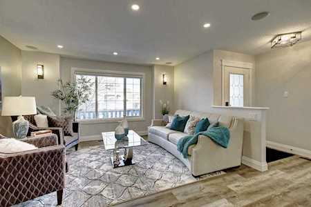 15 Evansmeade Common NW Calgary, AB T3P 1E6