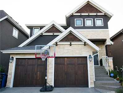 17 Ascot Crescent SW Calgary, AB T3H 0V1