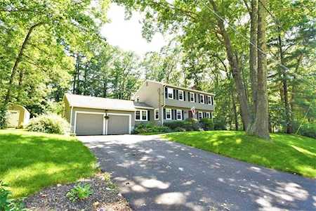 413 Beverly Rd Franklin, MA 02038