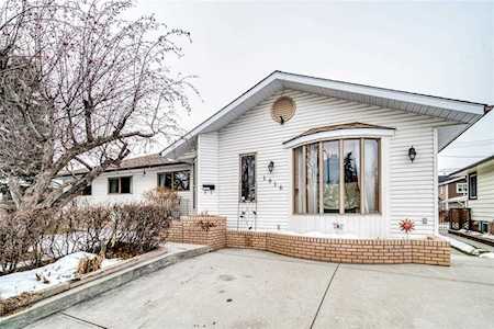 1916 Kelwood Drive SW Calgary, AB T3E 3Z3