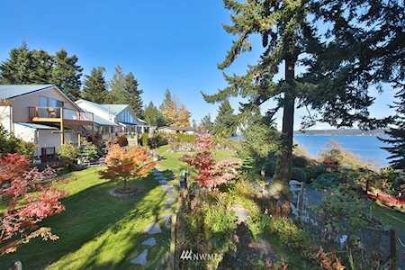 2477 North Bluff Rd Greenbank, WA 98253