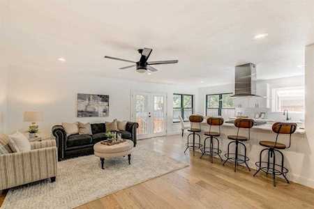 8218 San Cristobal Drive Dallas, TX 75218