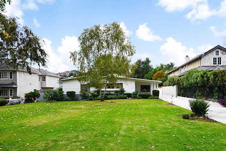 4363 Commonwealth Avenue La Canada Flintridge, CA 91011