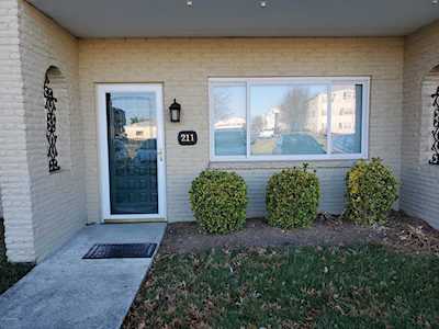 211 Casa Bella Ct Louisville, KY 40220