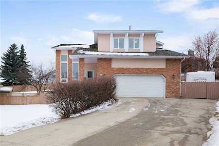 28 Hawksbrow Place NW Calgary, AB T3G 3A5
