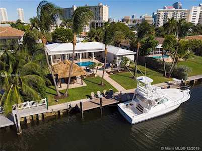 449 Tamarind Dr Hallandale, FL 33009