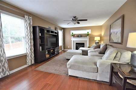 10101 Fallen Sky Dr Louisville, KY 40229