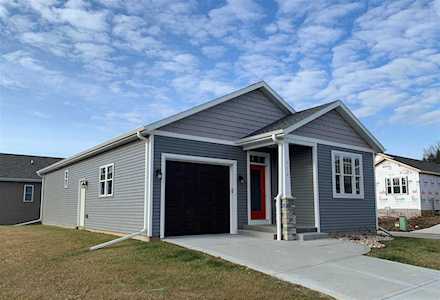 119 Red Bud Tr Columbus, WI 53925