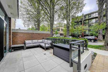 2021 W 10th Avenue Vancouver, BC V6J 0H1