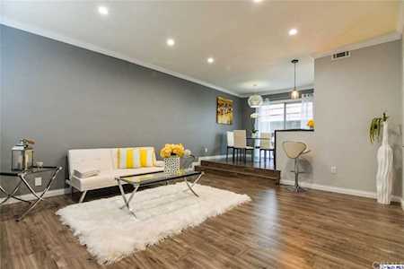 1523 E Windsor Road #115B Glendale, CA 91205
