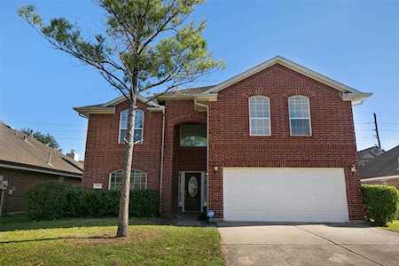 2209 Lake Wind Dr Pearland, TX 77584