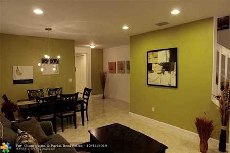 476 SW 147th Ave #4613 Pembroke Pines, FL 33027