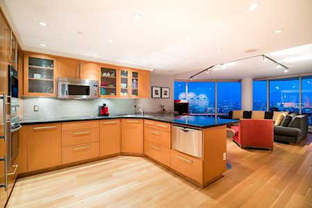 1201 Marinaside Crescent #2505 Vancouver, BC V6Z 2V2