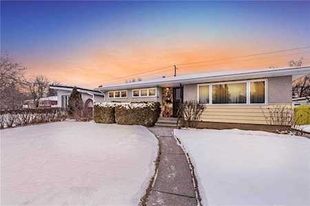 139 Waskatenau Crescent SW Calgary, AB T3C 2X6