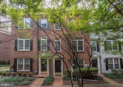8840 Mansion View Ct Vienna, VA 22182