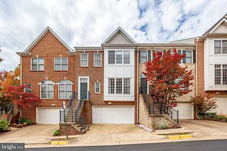 2714 Earls Ct Vienna, VA 22181