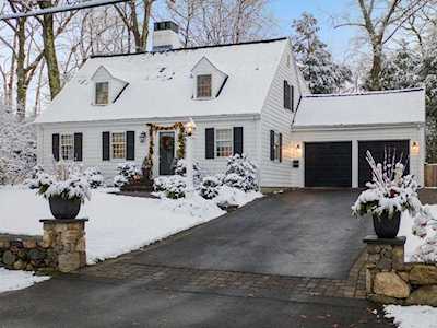 19 Woodridge Rd Wellesley, MA 02482