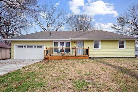 13415 15th St Grandview, MO 64030