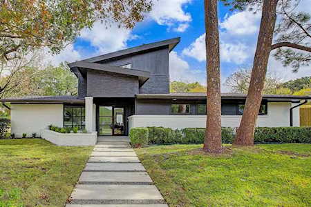 3303 Stoney Brook Dr Houston, TX 77063