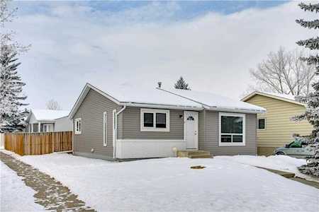 2 Hunters Crescent Okotoks, AB T1S 1K9