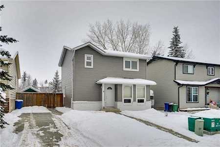6 Hunters Crescent Okotoks, AB T1S 1K9