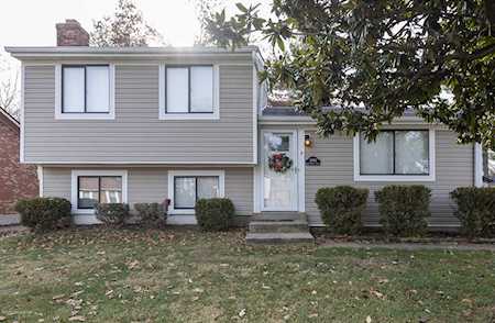 9002 Hatlerhall Dr Louisville, KY 40291
