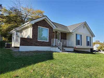 5836 N Indiana Ave Gladstone, MO 64119