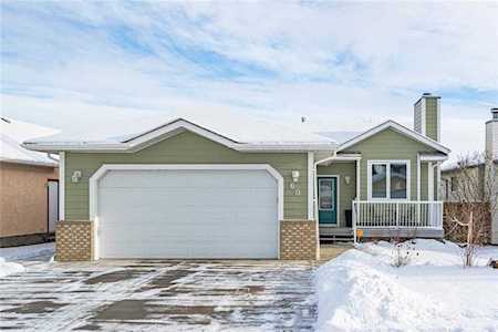 60 Harvest Oak Way NE Calgary, AB T3K 3Y2