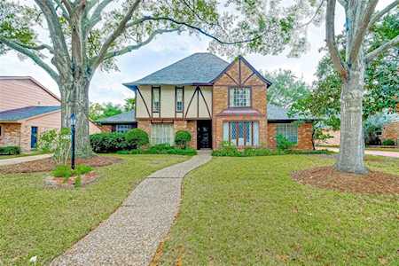 2515 Fairway Dr Sugar Land, TX 77478