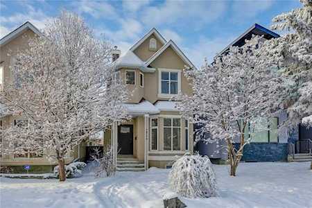 1417A 31 Street SW Calgary, AB T3C 1M8