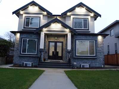 6871 Strathmore Avenue Burnaby, BC V5E 3H8