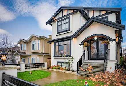 3412 E 27th Avenue Vancouver, BC V5R 1P7