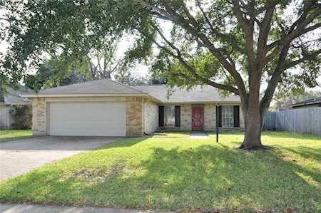 2511 Slippery Rock Dr Sugar Land, TX 77498