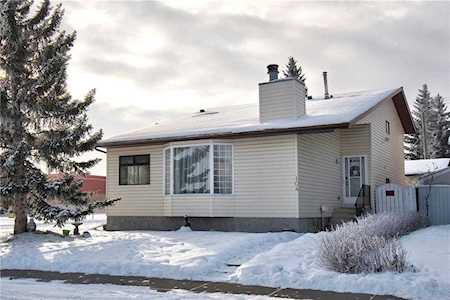 104 Woodborough Road SW Calgary, AB T2W 4Y3