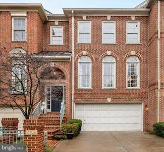 7702 Annandale Mains Ct Annandale, VA 22003