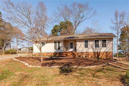 1213 Glenshannon Rd Matthews, NC 28105