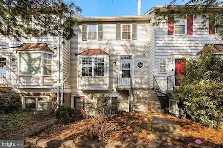 4147 Weeping Willow Ct #145D Chantilly, VA 20151