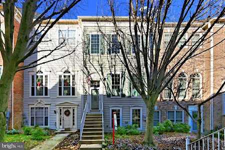 6005 Ricketts Walk Alexandria, VA 22312